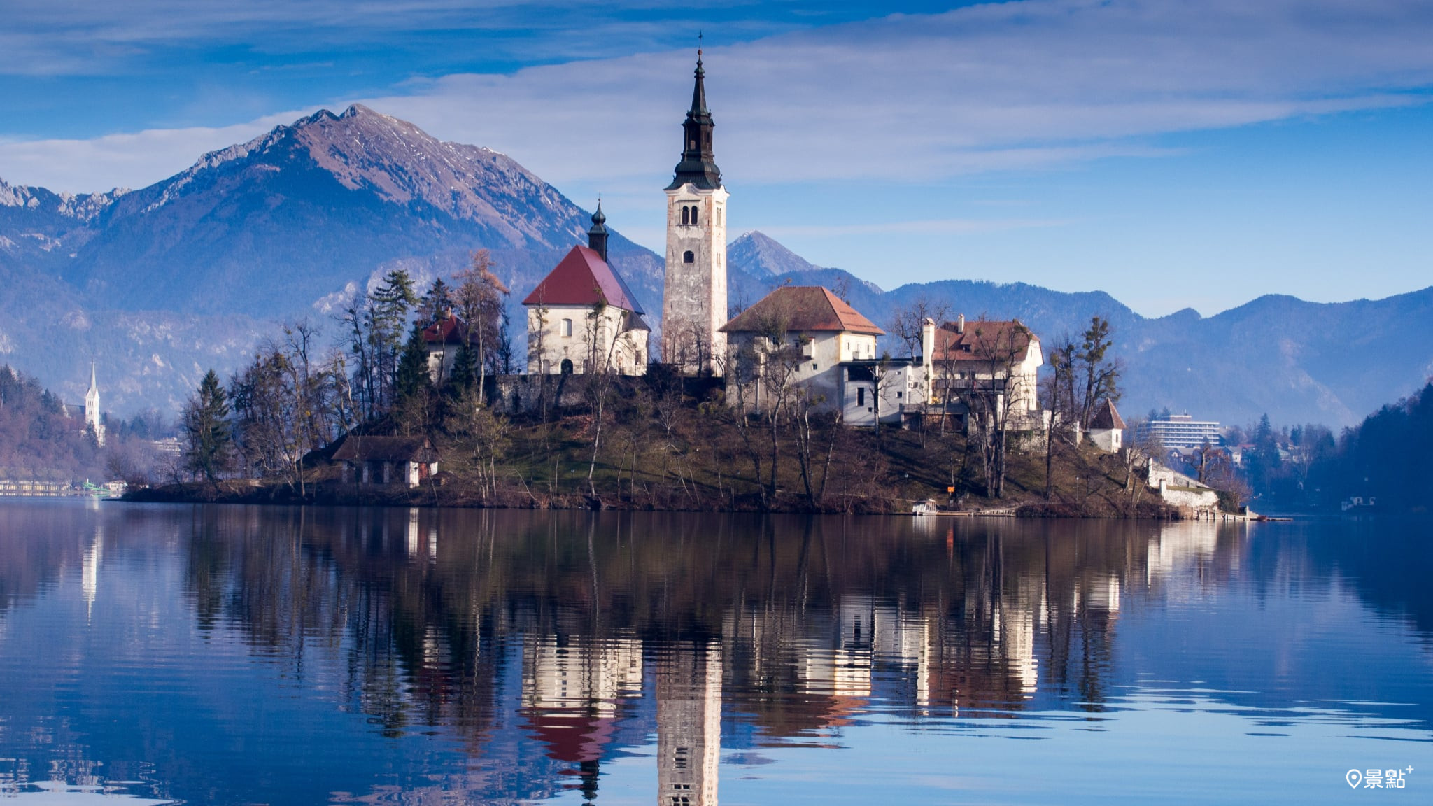 高雄最唯美浪漫的樓頂餐廳Cozzi THE Roof，坐擁270度全景的挑高空間。