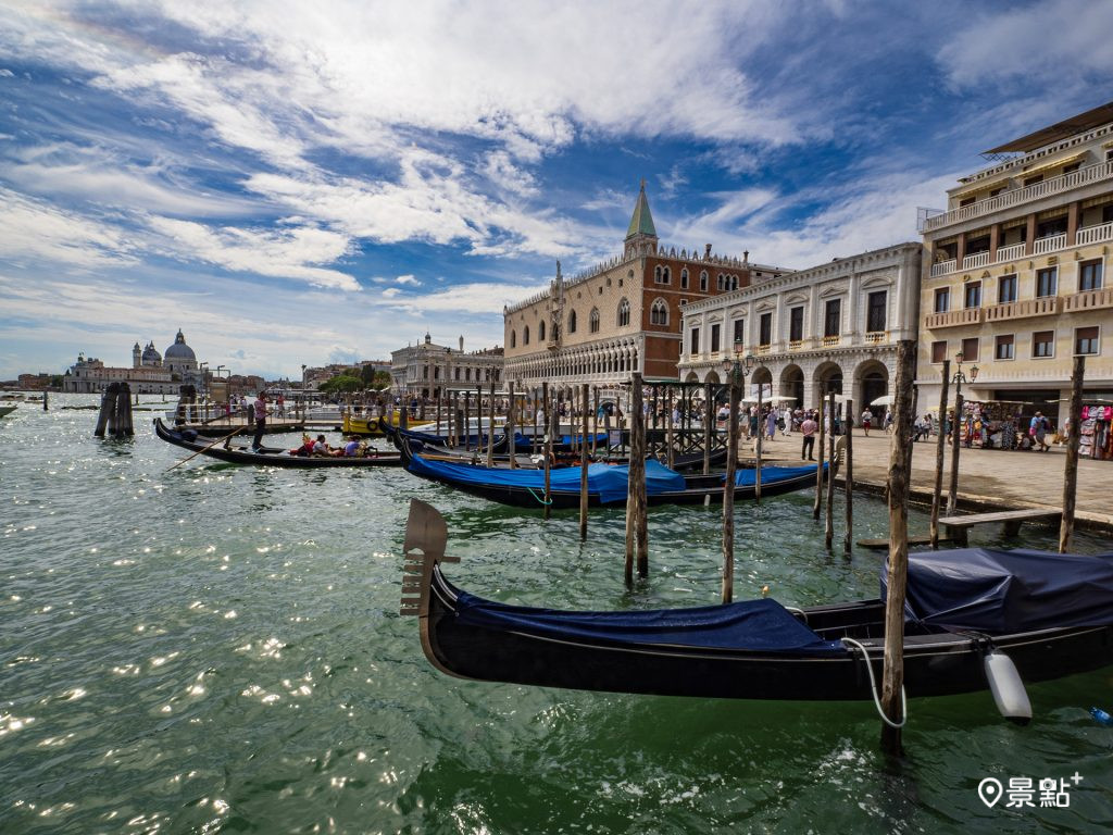 Cozzi THE Roof於10月10日推出「歡頌國慶」晚餐限定活動，豪華海陸雙主餐6選1及Live Band表演。